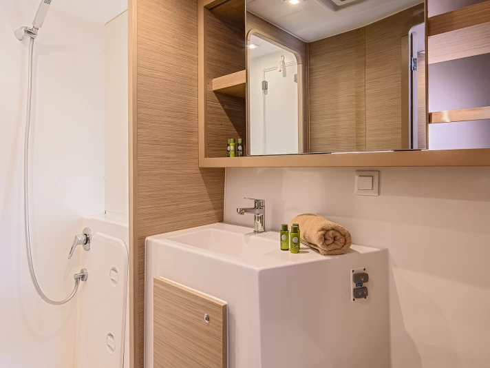 Bootverhuur Trogir goedkoop Lagoon 42