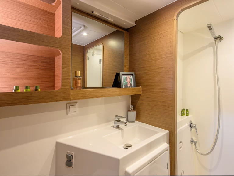 Verhuur Catamaran Lagoon met vaarbewijs