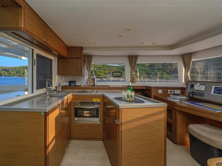 Verhuur Catamaran in Trogir - Lagoon Lagoon 450 F