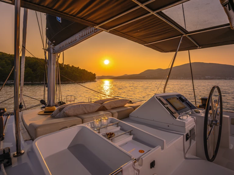 Bootverhuur Lagoon Lagoon 450 F in Trogir via SamBoat