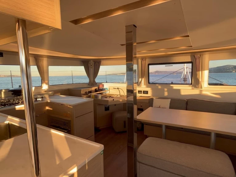 Bootverhuur Port Grimaud goedkoop Lagoon 46