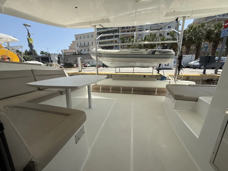 Verhuur Catamaran in Nikiána - Lagoon Lagoon 42, 2020,  Air Condition, Generator, Water maker, Solar panel, Only with skipper, 2 SUP offered free