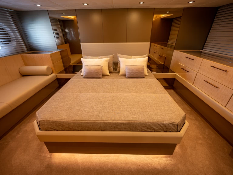 Jachthuur in Castellammare di Stabia - Bénéteau Monte Carlo Yacht 66 via SamBoat