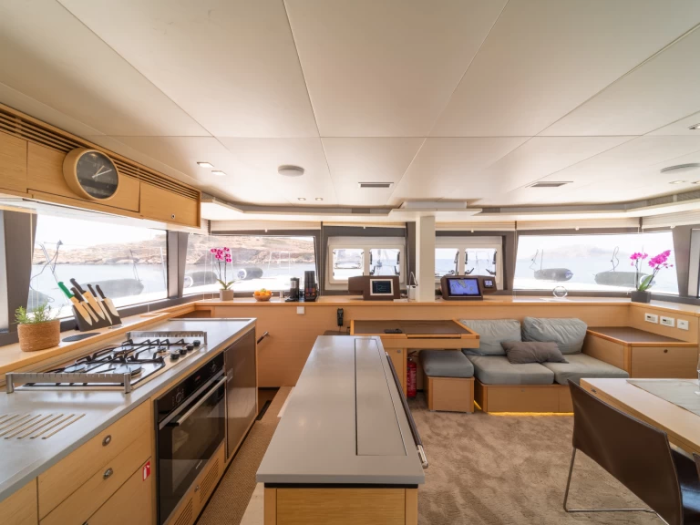 Verhuur Catamaran Lagoon met vaarbewijs