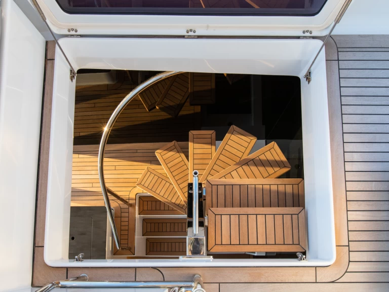 Verhuur Catamaran Sunreef met vaarbewijs