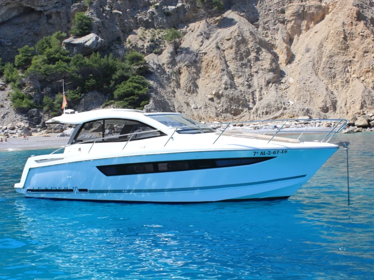 Verhuur Motorboot Jeanneau met vaarbewijs