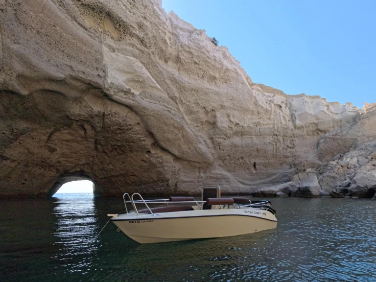 Bootverhuur Mílos goedkoop COBRA 495