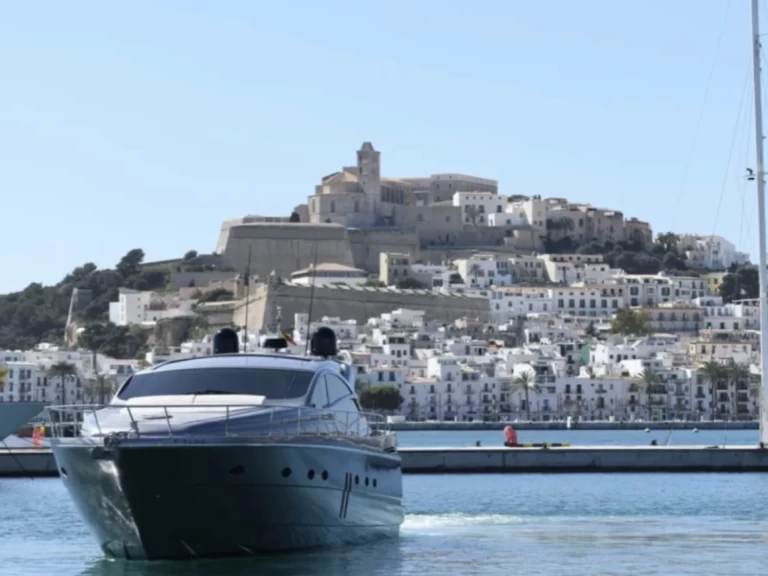 Pershing Pershing 62 te huur van particulier of professional in Ibiza Town