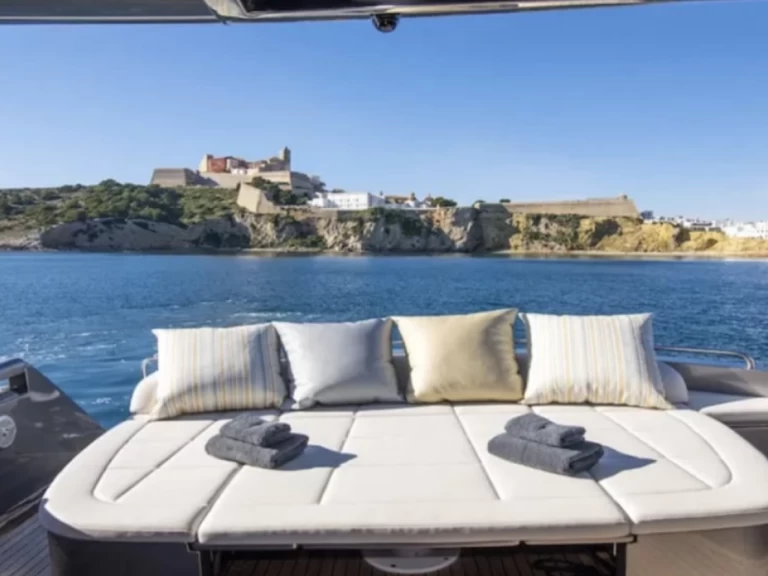 Huur een Pershing Pershing 62 in Ibiza Town