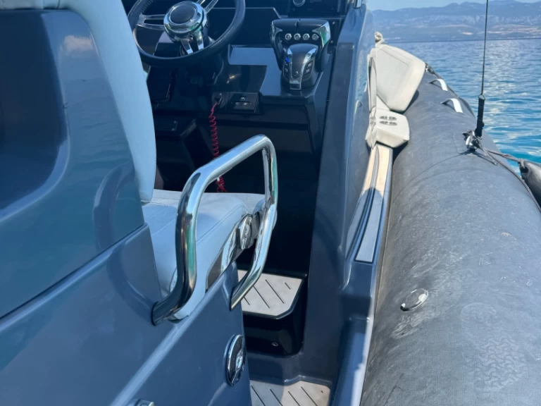 Zodiac Medline 9 te huur van particulier of professional in Opatija