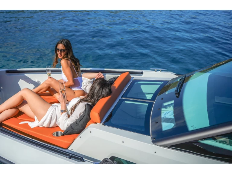 Bootverhuur Ibiza Town goedkoop Saxdor 320 GTO