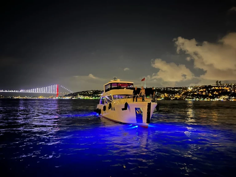 Huur een  Motoryacht in İstanbul