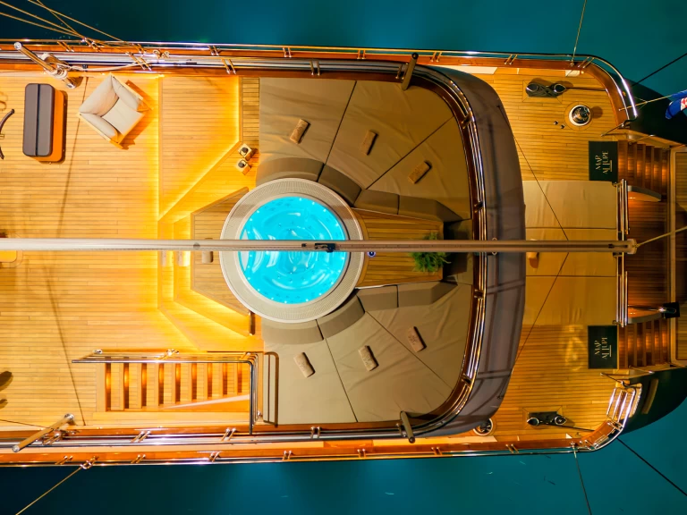  Luxury Motor Sailer M te huur van particulier of professional in Split