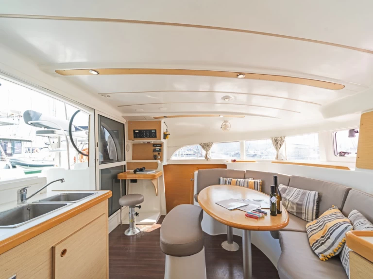 Huur een Lagoon Lagoon 380 in Kavála