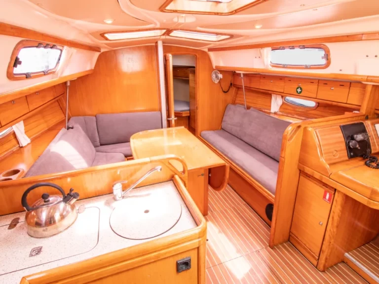 Huur Zeilboot met of zonder schipper Bavaria in Nikiána