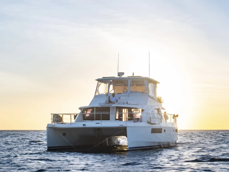 Verhuur Catamaran Power Cat  met vaarbewijs