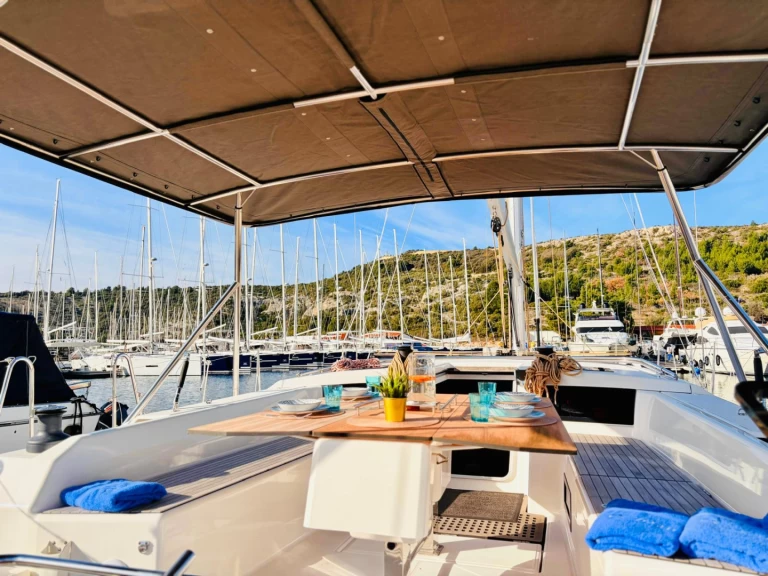 Huur een Dufour Dufour 530 in Primošten