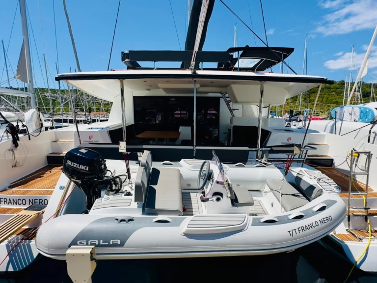 Huur een Fountaine Pajot Saba 50 in Primošten