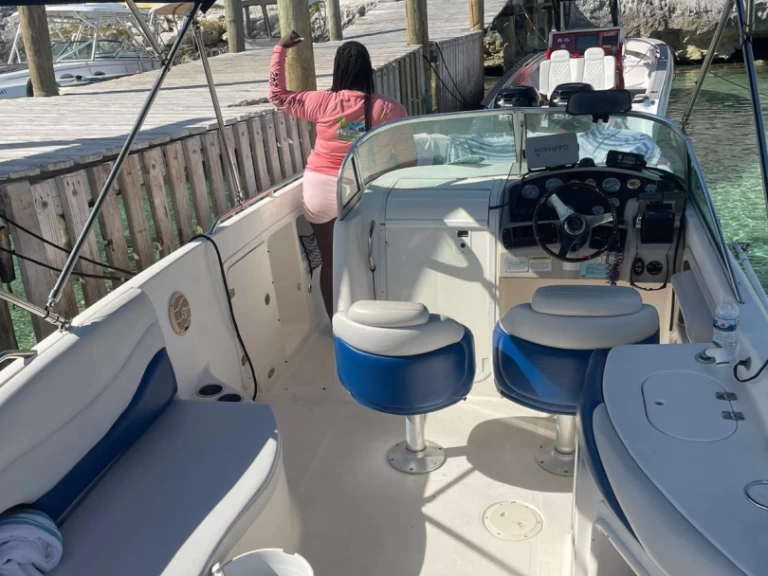 Hurricane deck boat  260 te huur van particulier of professional in Nassau