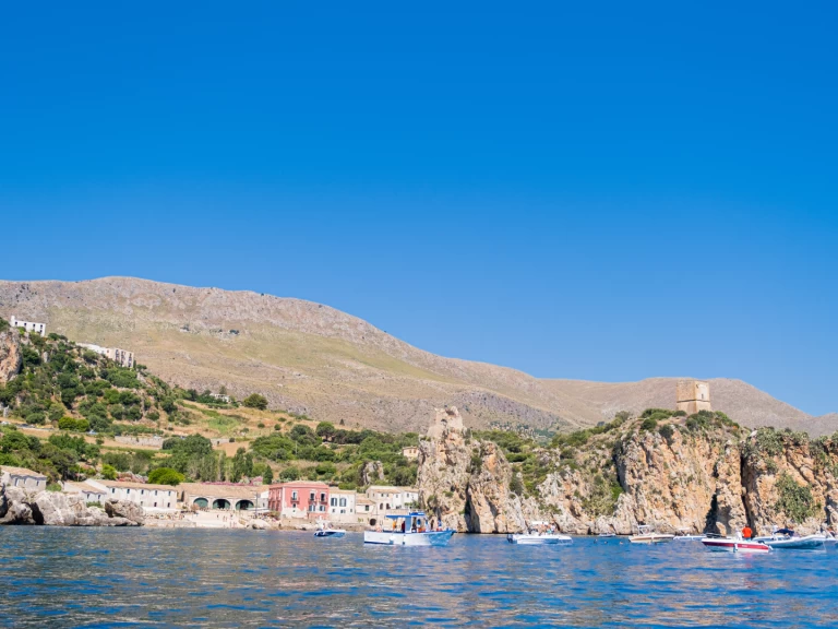 Huur een icon 28 Sport in Castellammare del Golfo