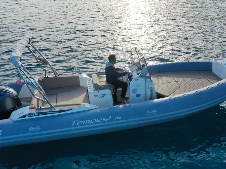 Verhuur RIB Capelli met vaarbewijs