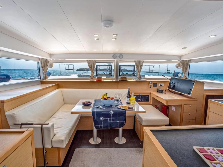 Verhuur Catamaran in Ta' Xbiex - Lagoon Lagoon 40