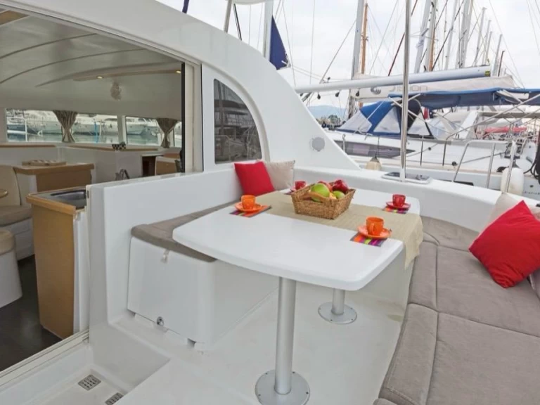 Verhuur Catamaran in Ibiza Town - Lagoon Lagoon 380 S2