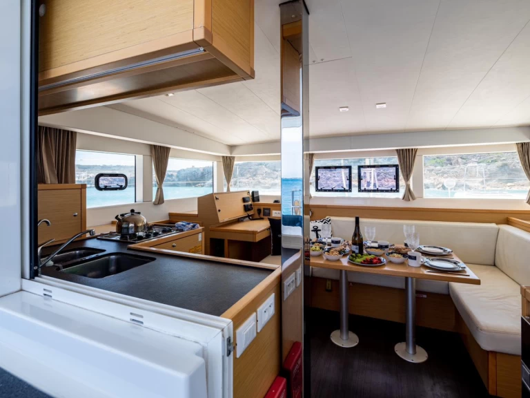 Verhuur Catamaran Lagoon met vaarbewijs