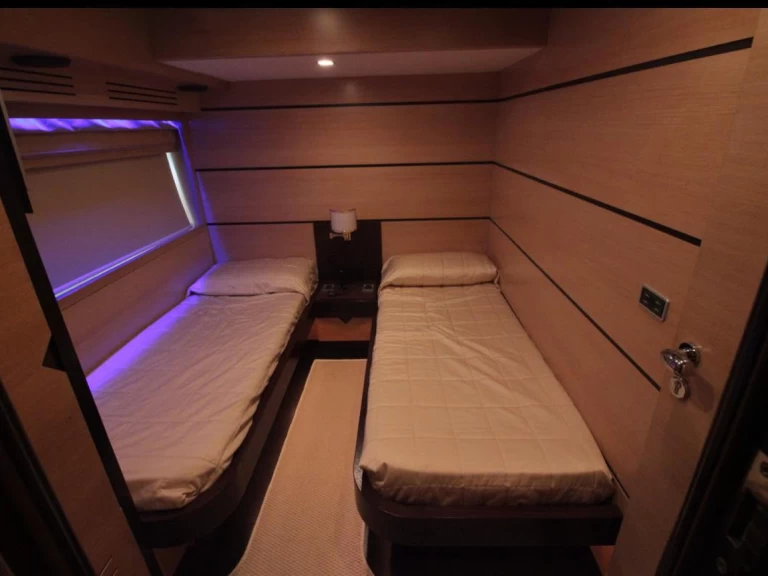 Bootverhuur Leopard Leopard 23 in Gardens Yacht Marina via SamBoat