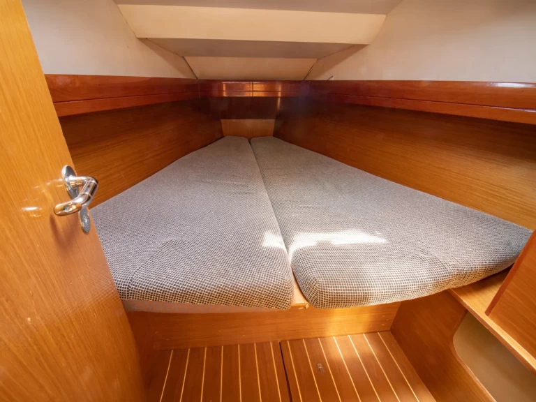 Bootverhuur Jeanneau Sun Odyssey 36 in Nikiána via SamBoat