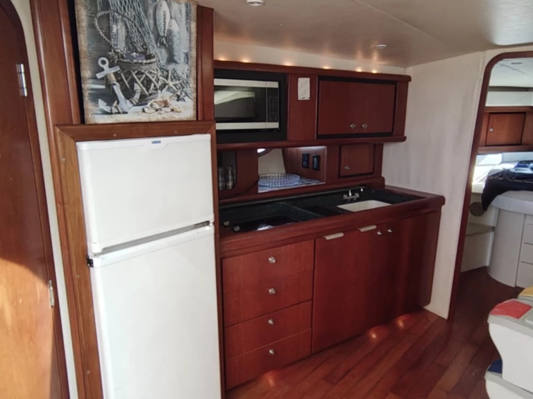 Trojan Carver 440 te huur van particulier of professional in Terracina