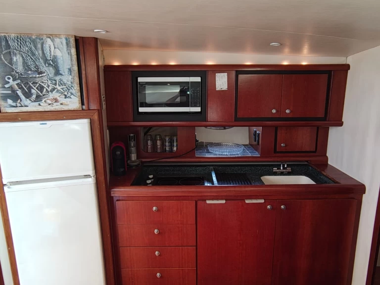 Huur een Trojan Carver 440 in Terracina