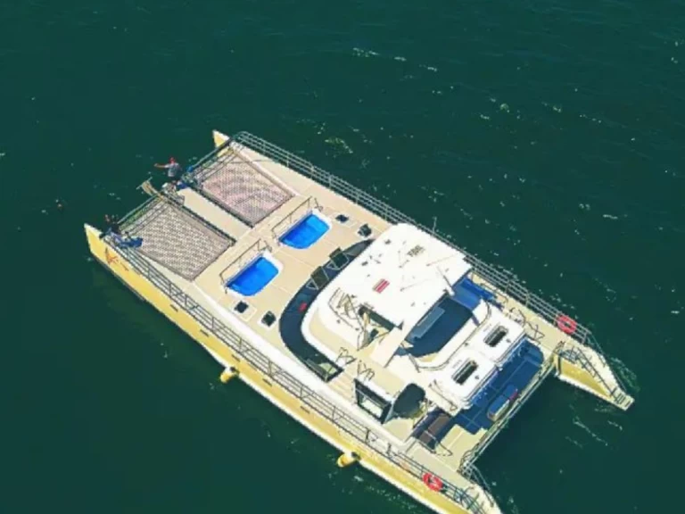 Huur een Twin Cat Twin Cat 73FT in Puntarenas