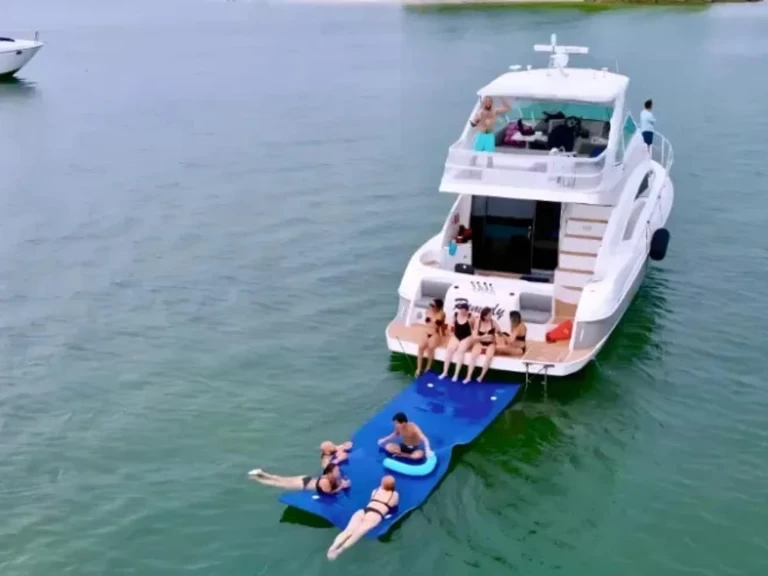 Bootverhuur Miami Beach goedkoop 48 Cruiser 