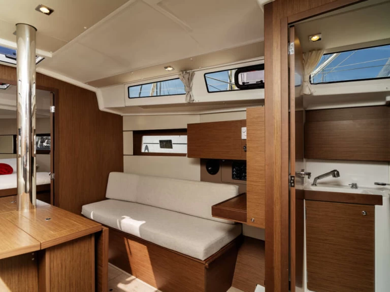 Huur een Bénéteau Oceanis 38 in Olbia