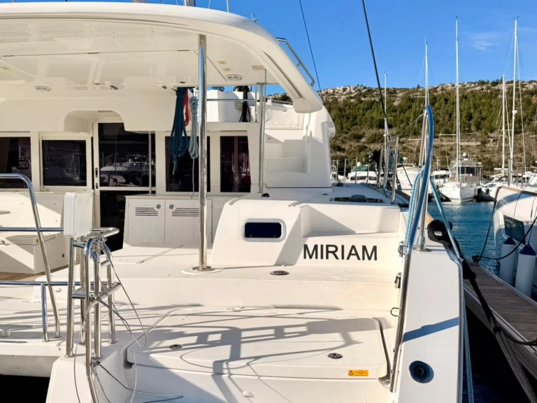 Bootverhuur Lagoon Lagoon 450 F in Primošten via SamBoat