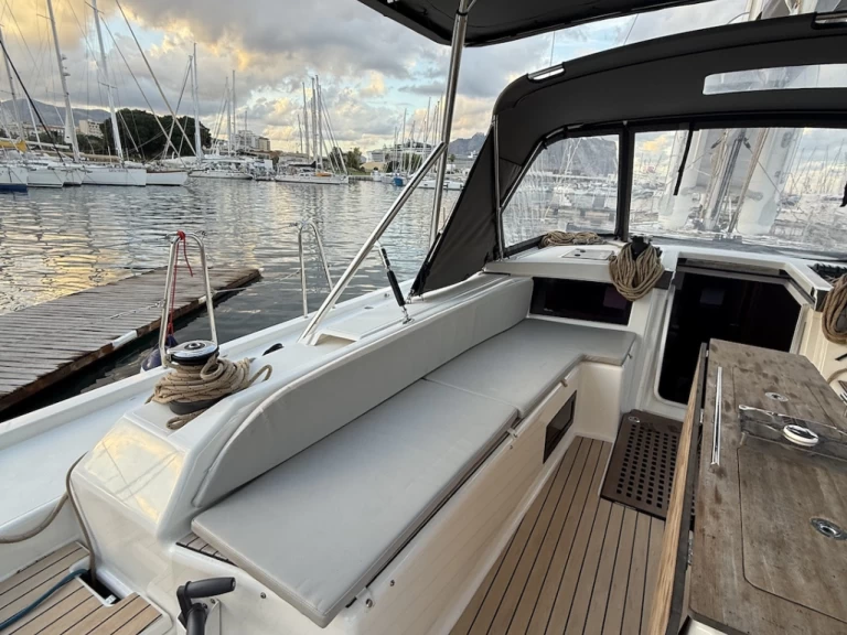 Huur een Dufour Dufour 530 in Palermo