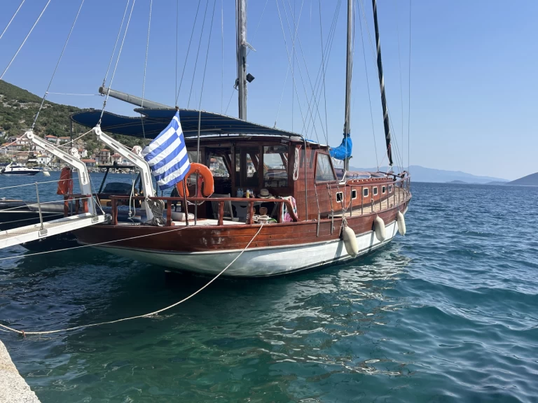 Huur Zeilboot met of zonder schipper Custom Made in Piraeus