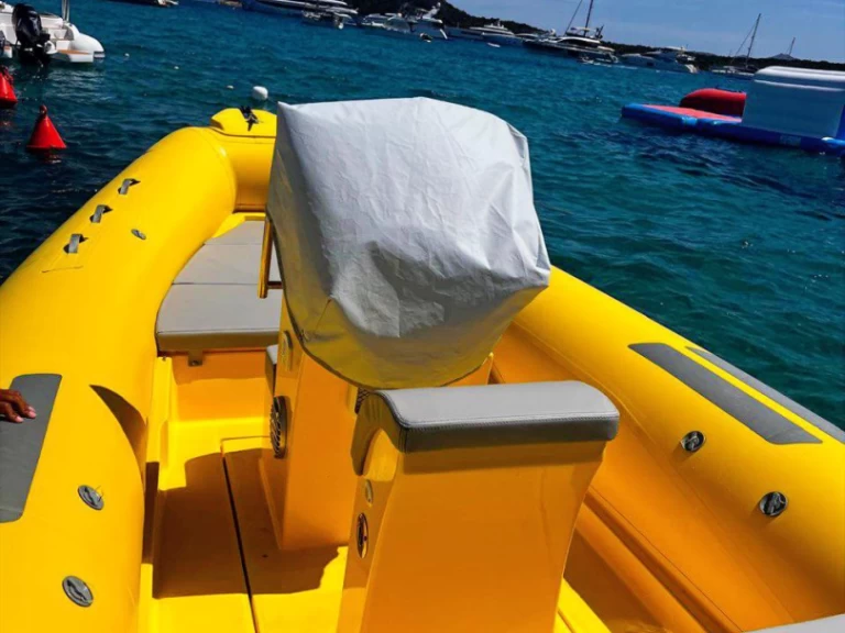 RIB te huur in Arzachena voor de beste prijs