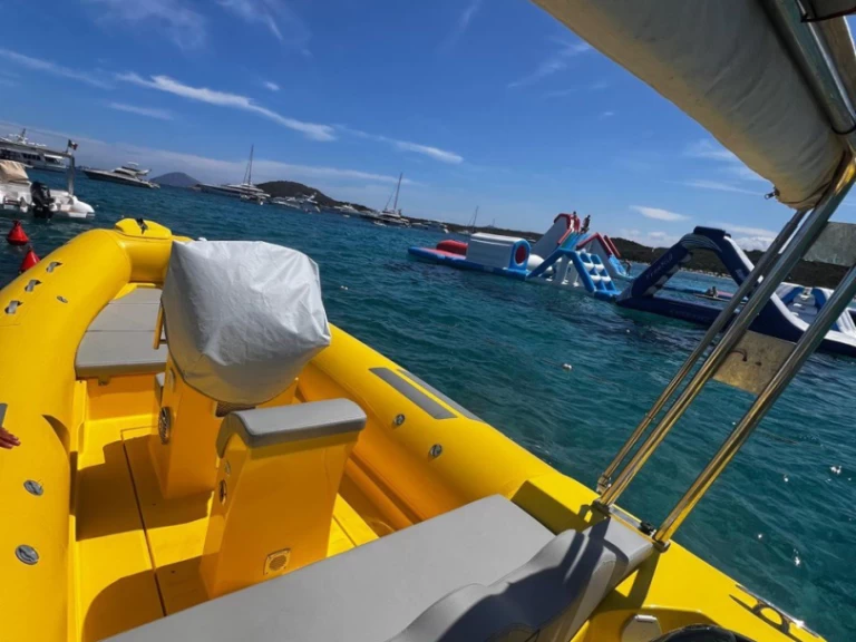 Huur een DOMAR Domar f6 in Arzachena