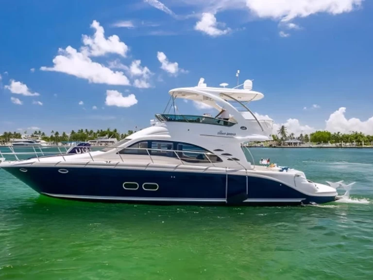 Bootverhuur Sea Ray Sea Ray 525 Sedan Bridge in Miami Beach via SamBoat