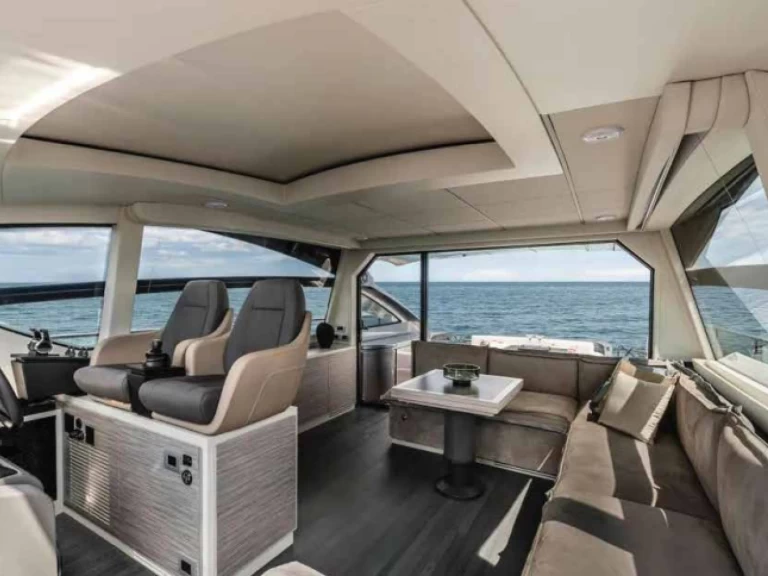 Bootverhuur Pershing 6X in Castellammare di Stabia via SamBoat