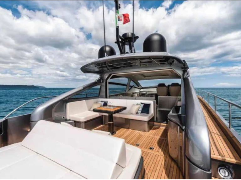 Verhuur Motorboot Pershing met vaarbewijs