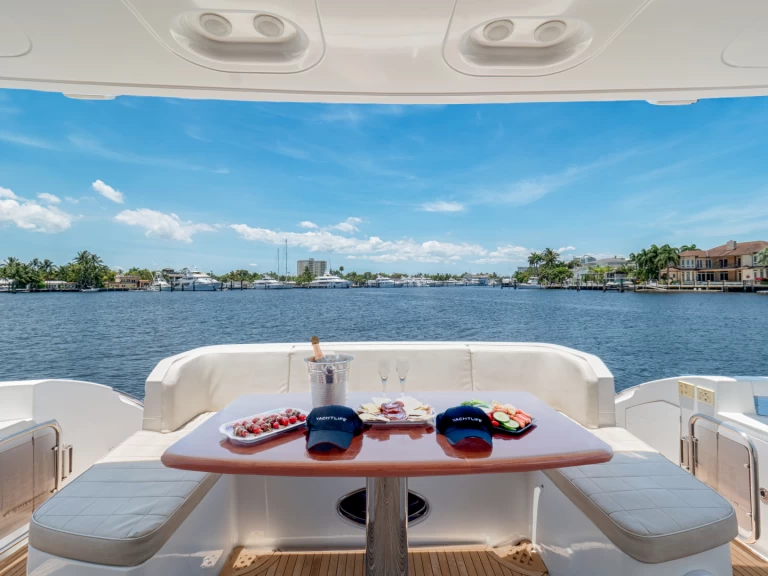 Azimut 64 Flybridge te huur van particulier of professional in Fort Lauderdale