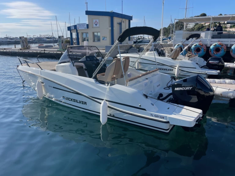 Bootverhuur Cavalaire-sur-Mer goedkoop Activ 675 Sundeck
