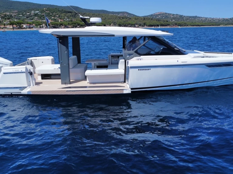 Huur een Saxdor 400 GTO in Cavalaire-sur-Mer