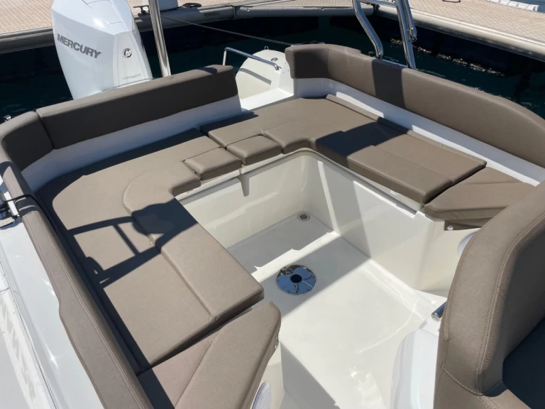 Jachthuur in Cavalaire-sur-Mer - Joker Boat Clubman 24 via SamBoat