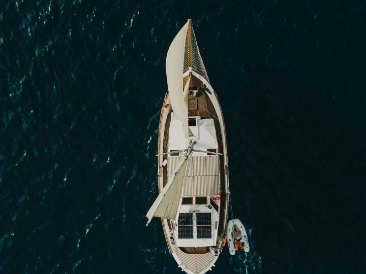 Huur een Custom trehandiri in Vlychada