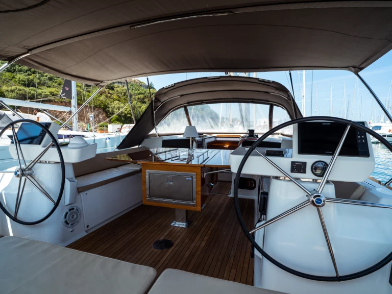 Huur een Dufour Dufour 520 Grand Large in Olbia