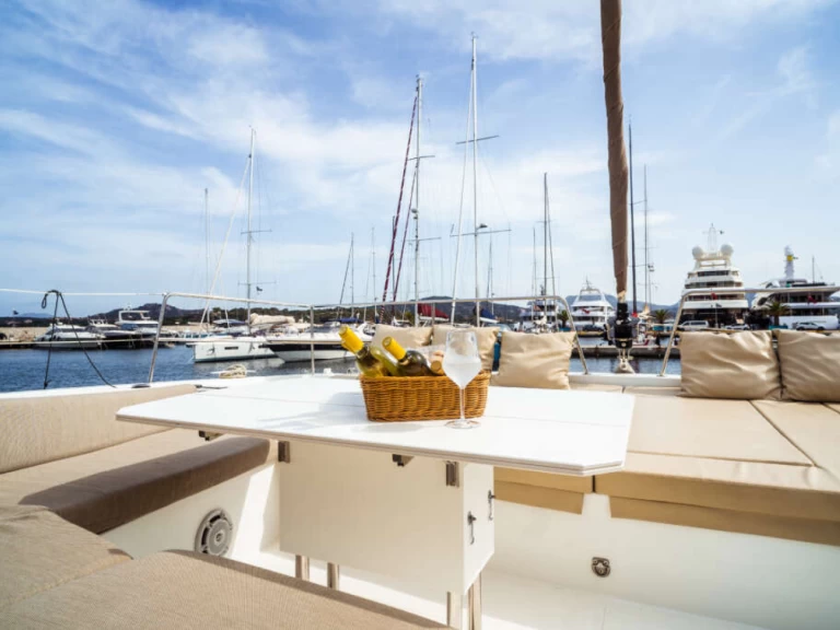 Catamaran te huur in Olbia voor de beste prijs